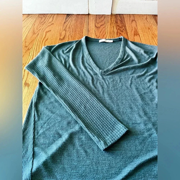 Rag & Bone V-neck sweater. Size S/P -
Green/Gray - Picture 3 of 8